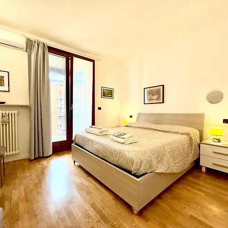 Near The Old Town And Center Of - Private Parking Spot On The River - Amazing View Apartamento Ferrara