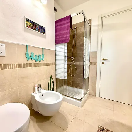 Near The Old Town And Center Of - Private Parking Spot On The River - Amazing View Appartamento *