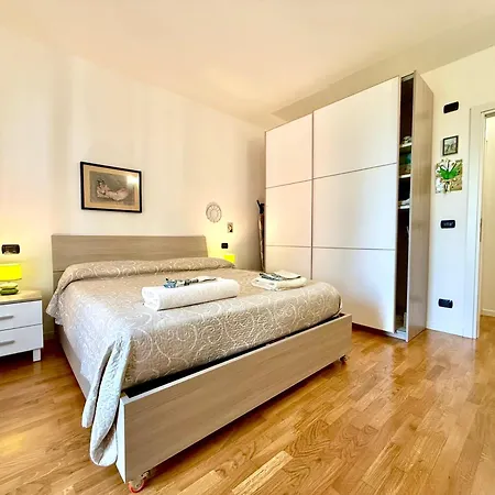 Near The Old Town And Center Of - Private Parking Spot On The River - Amazing View Appartamento Ferrara