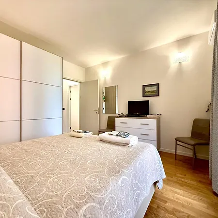 Near The Old Town And Center Of - Private Parking Spot On The River - Amazing View Lejlighed *