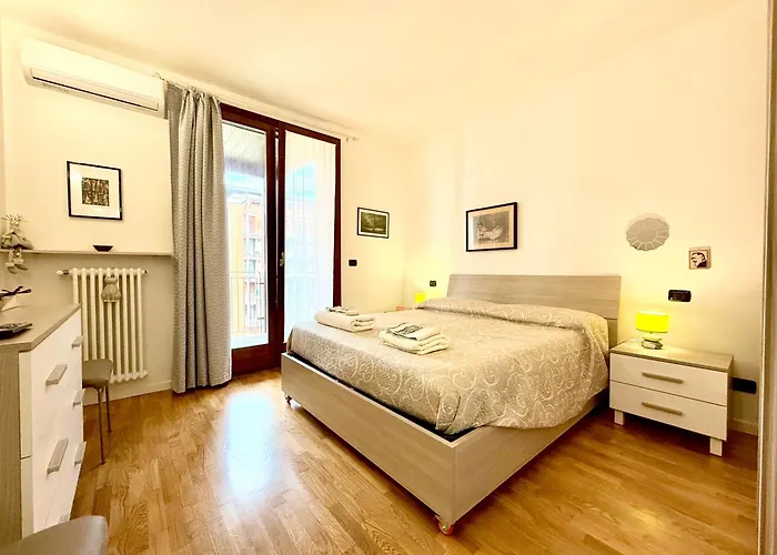 Near The Old Town And Center Of - Private Parking Spot On The River - Amazing View Appartement Ferrara