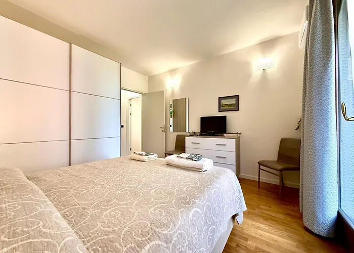 Near The Old Town And Center Of - Private Parking Spot On The River - Amazing View شقة *